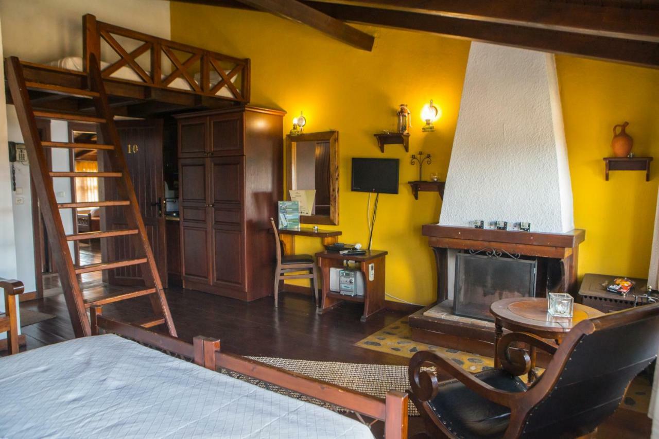 קרקיני Oikoperiigitis Hotel מראה חיצוני תמונה