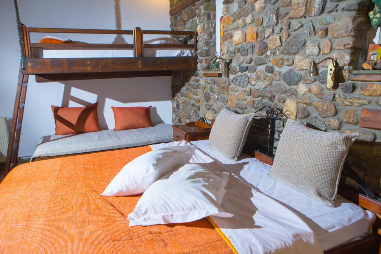 קרקיני Oikoperiigitis Hotel מראה חיצוני תמונה
