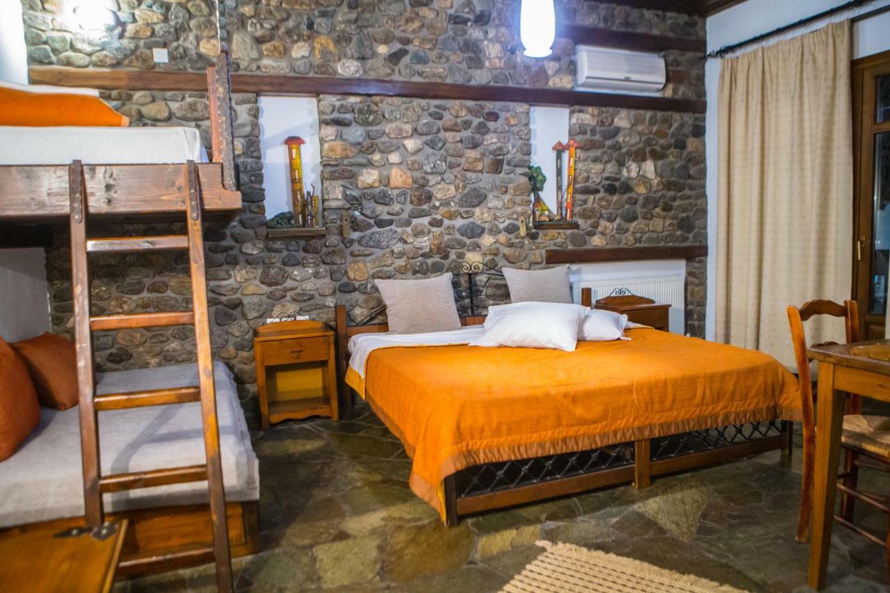 קרקיני Oikoperiigitis Hotel מראה חיצוני תמונה
